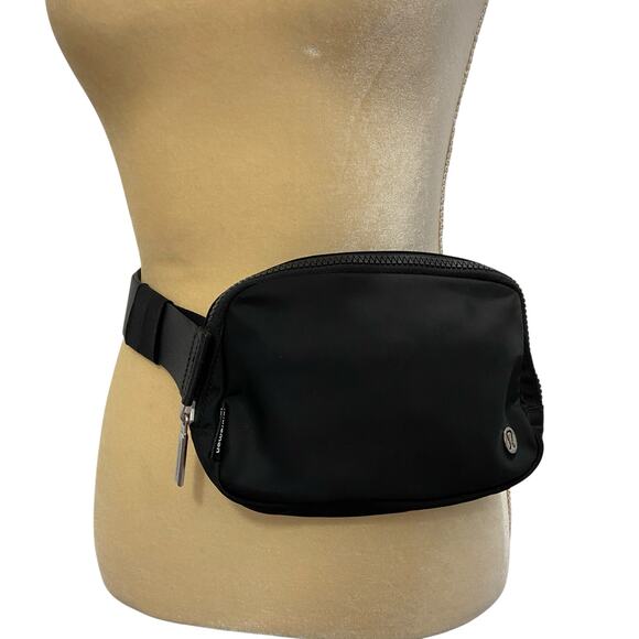 Lululemon Black Nylon Belt Bag - Picture 1 of 9